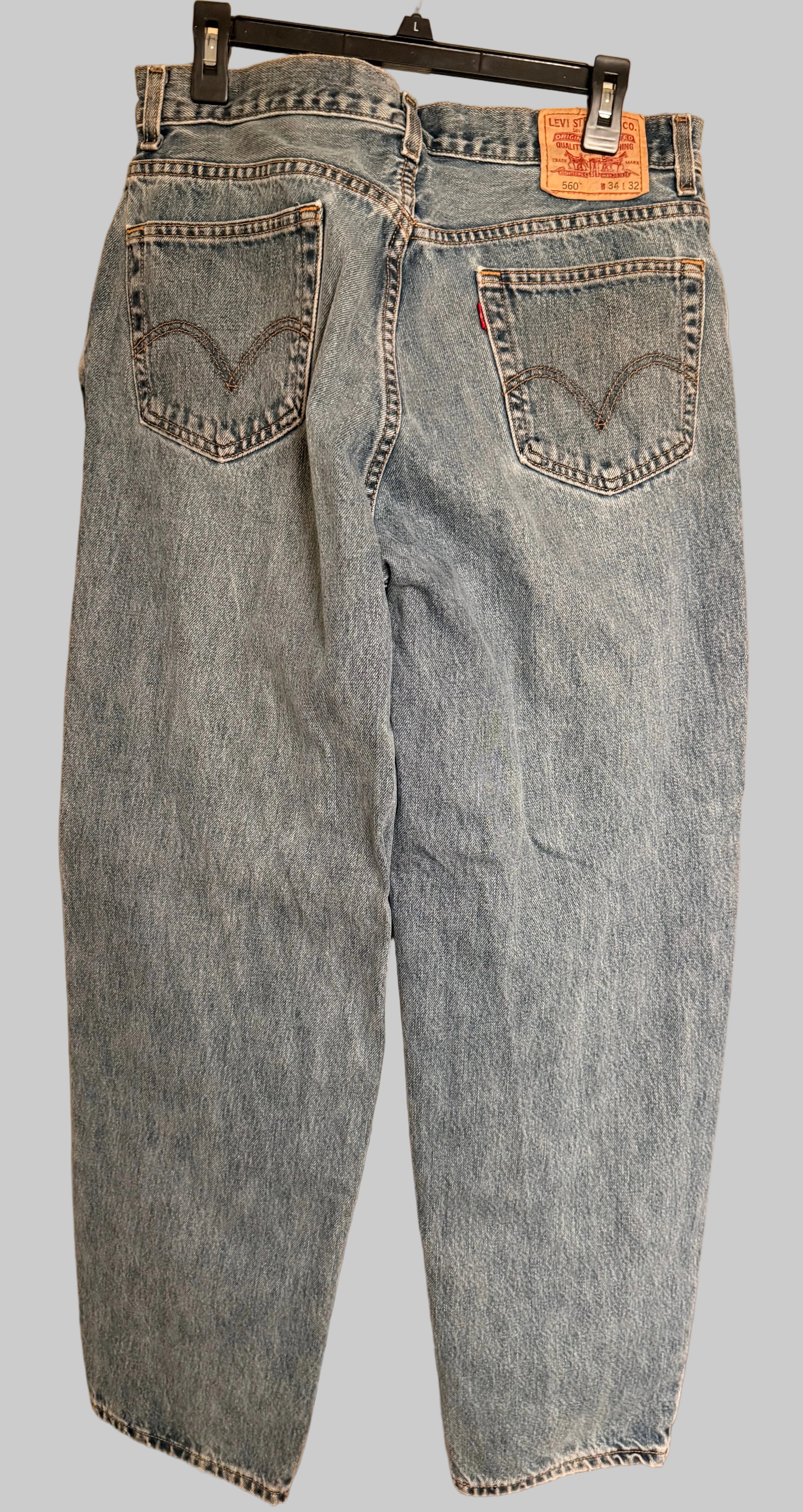 Vintage Levi’s 560 Loose Fit Tapered Jeans 34x32 Light Wash